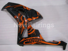 Cargar imagen en el visor de la galería, Black and Orange Factory Style - CBR1000RR 06-07 Fairing Kit