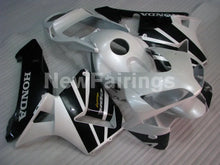 Cargar imagen en el visor de la galería, Black and Pearl White Factory Style - CBR600RR 05-06 Fairing