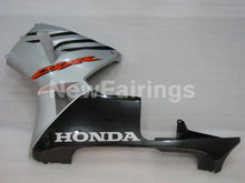 Cargar imagen en el visor de la galería, Black and Silver Factory Style - CBR600RR 05-06 Fairing Kit