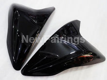 Cargar imagen en el visor de la galería, Black White Factory Style - GSX-R600 11-24 Fairing Kit