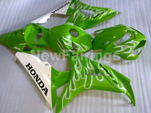 Cargar imagen en el visor de la galería, Green and White Flame - CBR1000RR 06-07 Fairing Kit -