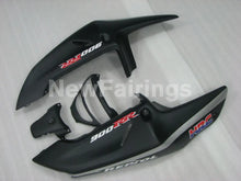 Cargar imagen en el visor de la galería, Matte Black and Silver Repsol - CBR 919 RR 98-99 Fairing Kit