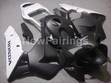 Cargar imagen en el visor de la galería, White and Matte Black Factory Style - CBR600RR 03-04 Fairing